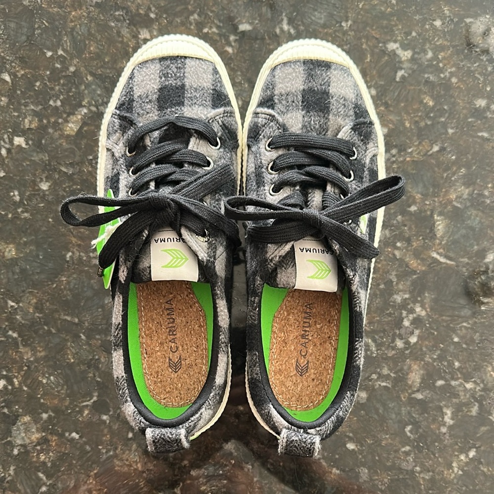 Cariuma OCA LOW - BLACK PLAID
Brand new, never worn
US Women’s size 7.5